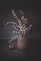 Stemningsfullt blomsterstilleben