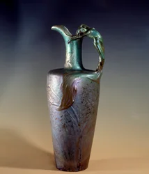 Art Nouveau: Fajanse og metallisk lysekrone av Clement Massier (1845-1917) 1893-1894 Paris, Musee d
