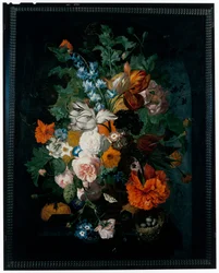 Stilleben av blomster på en steinsokkel