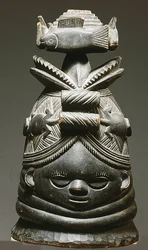 Mende hjelmmaske (tre)