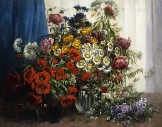 Valmuer, krysantemum, peoner og andre ville blomster i glassvaser (olje på lerret)
