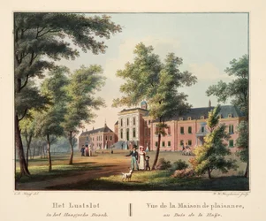 Lustslot i Haagsche Bosch. Vue de la Maison de plaisance, au Bois de la Haije, 1825 (håndfarget gravering)
