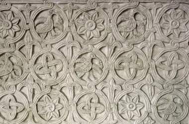 Detalj fra en utskåret skjerm, 9.-10. århundre (utskåret stein)