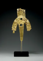 En Huari-gullfykepynt, sørkysten, ca. 700-1000 (gull)