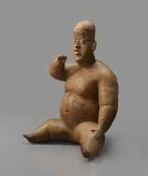 Sittende figur (keramikk med slip)