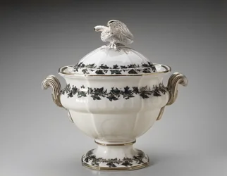 Suppeterrine, ca. 1853 (blyglasert keramikk)