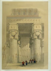 Under portikoen til tempelet i Dendera …