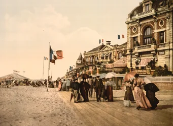 Promenade og Grand Salon, Trouville-sur-Mer, Frankrike, ca. 1905 (farget bilde)
