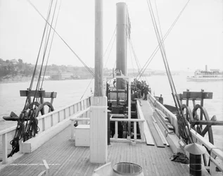 Steamer Clermont, dekk, ser akterut, 1909