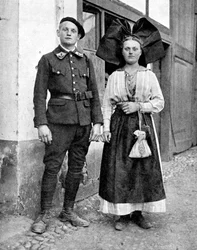 Par i tradisjonell kjole, Alsace-Lorraine, Rhinen, 1936.
