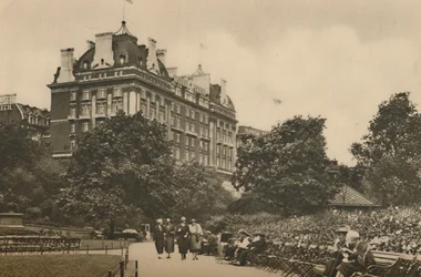Villiers Street-delen av Victoria Garden og utsikt over Cecil Hotel, c1935.