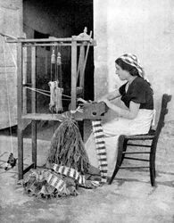 Kvinne som vever med halm på en håndvev, Fiesole, nær Firenze, Italia, 1936
