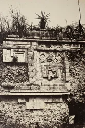 Uxmal, indisk basrelieff, nonnepalass Uxmal, indisk basrelieff, nonnepalass, 1860.