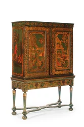 Samlerskap på stativ, ca. 1700-30 (forgylt og grønn Japanning) (se også 780666-7)