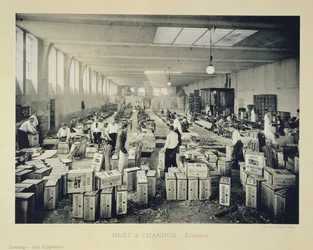 Pakkebokser for frakt, fra La France Vinicole, utgitt av Moet & Chandon, Epernay (photolitho)