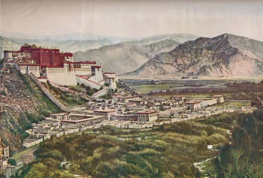 Frowning Cliffs of Lihasas Red-Walled Palace satt perfekt på bakken sin, c1935