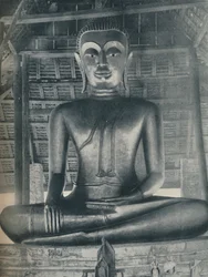 Glory of the Central Shrine i Wat Suthat, Bangkok, c1935