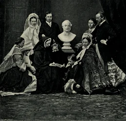 En kongelig familiegruppe, 10. mars 1863, c1897.