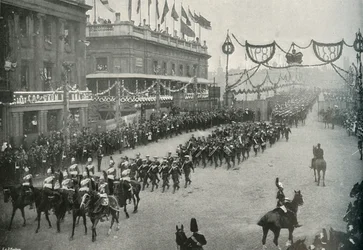 Sjøkontingenten krysser London Bridge inn i Southwark, London, 1897.