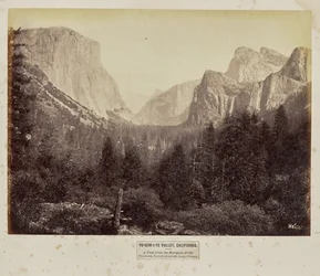 Yo-Sem-i-te Valley, California. Utsikt fra Mariposa-stien. Tis-sa-ack, Tu-toch-ah-nu-lah, Loya, Pohono