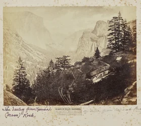Yo-Sem-i-te-dalen, California. Dalen fra Komah-klippen (Måneklippen).
