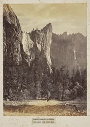Yo-Sem-i-te-dalen, California. Dalen sett fra Pohono-engene.