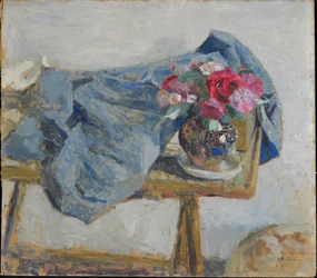 Røde roser og stoffer på et bord, 1900-1901.