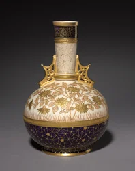 Vase, laget av Faience Manufacturing Company, USA, ca. 1884-1887