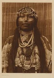 [En ung chinook-kvinne]