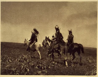 Et vellykket raid for hester. Apsaroke var en av de mest fremmede stammene å frykte, og deres historier om plyndring, mer eller mindre viktige, telles ikke lenger. Foto tatt fra bind 4 av leksikonet utgitt av Edward S. Curtis (1868-1952) på t.