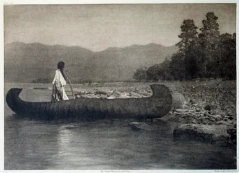 Indians of America: en indianer på en kanobåt i den sørlige Flathead Lake, Montana