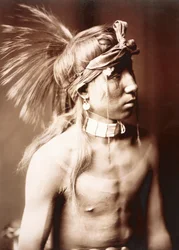 Shows As He Goes av Edward S. Curtis, ca. 1904 (tonet sølvtrykk)