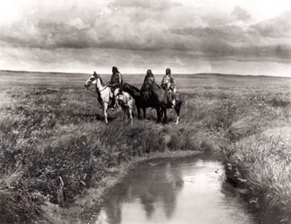 Three American Indian Chiefs, ca. 1900 (fotogravyr) (s/hvitt foto)