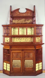 Harmony in Yellow and Gold: The Butterfly Cabinet, 1877-78 (olje på mahogni med gule fliser, messinglister og glass)