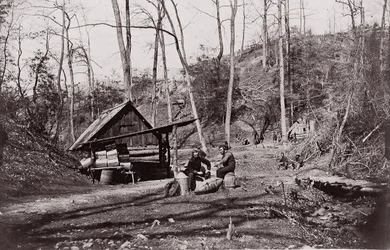 [En unionsstasjon ved James River etablert for utvinning av krutt fra konfødererte ..., 1864.