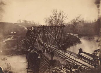 En del av Construction Corps Building New Military Truss Bridge Across Bull Run, april 1863.