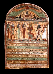 Egyptisk antikvitet: begravelsesstele til en yppersteprest: Osiris ønsker den avdøde tilstedeværende i Anubis velkommen, bak ham gudene Isis, Nephtis (Nephtys eller Neftis), Horus, Hathor. 3.-2. århundre f.Kr. Torino, egyptisk museum - egyptiske antikvitet