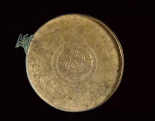 Interiør i et speil med gravert figur av Harpokrates, lotusblomster og mytiske dyr, 100 f.Kr. - 100 e.Kr. (støpt bronse med innskåret dekor)