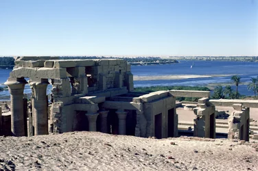 Utsikt over det romerske og ptolemaiske dobbelttempelet Sobek og Haroeris ved Nilen