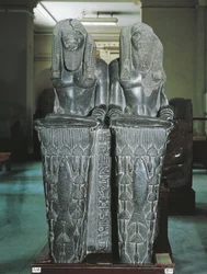 Dobbel statue av Amenemhat som Nilgud fra Tanis
