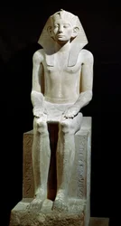 Egyptisk oldtid: Kalksteinstatue av farao Amenemhet (Amenemhat) III. 12. dynasti. 1910 f.Kr. Fra Hawara. Mål: 160 cm. Kairo, Det egyptiske museet