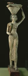 Kvinnelig offerbærer som bærer en vannvase i hånden og et kar på hodet, Middle Kingdom) ca. 1950 f.Kr. (støkket og malt fikentre) (for detaljer se 93792) (se også 154094)