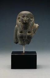 Hode og skuldre til en kvinne fra en gruppestatue, sannsynligvis en begravelsesdyade, Middle Kingdom (basalt)