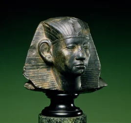 Leder for kong Amenemhat III, fra Aswan, Middle Kingdom, 1842-1797 f.Kr. (mørk fossilholdig kalkstein)
