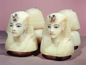 Canopic urner, fra graven til Tutankhamon, New Kingdom (alabaster) (se også 383303, 149422 og 149486)