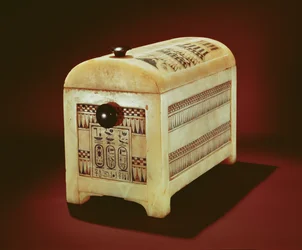 Kist, fra graven til Tutankhamun, New Kingdom (malt alabast)