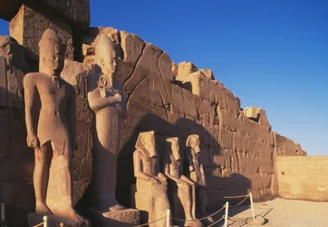 Kolossale statuer av Amons tempel, Thebansk nekropolis, Luxor, Egypt, Det nye riket, 18. dynasti