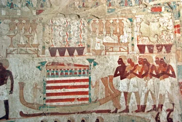 Egyptisk antikvitet: maleri som dekorerer graven til Userhat (Ursehat) (TT56) seniorfunksjonær i Bath (18. dynastiet) som viser den hellige båten som frakter katafalken med mumien til Oursehat. Luxor, Vestbredden, Adelsdalen Egypt