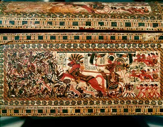 Egyptisk antikvitet: liten treboks med scener som viser farao Tutankhamun som jager nubiere på tanken sin. 18. dynasti. Fra graven til Tutankhamon (All-Ankh-amun eller Tutankhamun) (1345-1327 f.Kr.) Kongenes dal. Theben. Sol. 61 cm Kairo, egyptisk mus