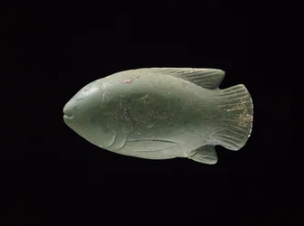 Fiskeformet fat (glass)
